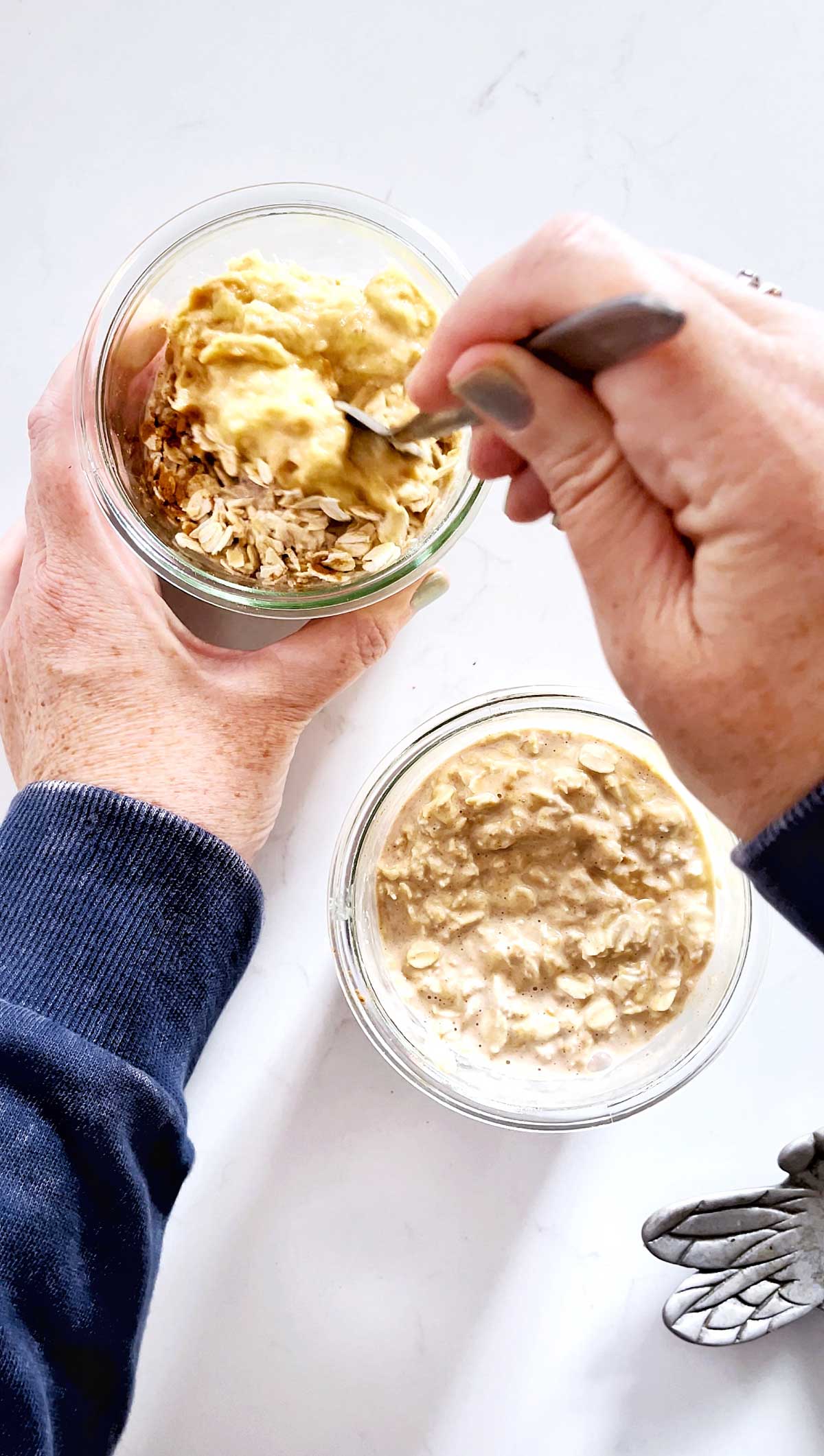 Mixing-oats-overnight-oats-in-a-jar