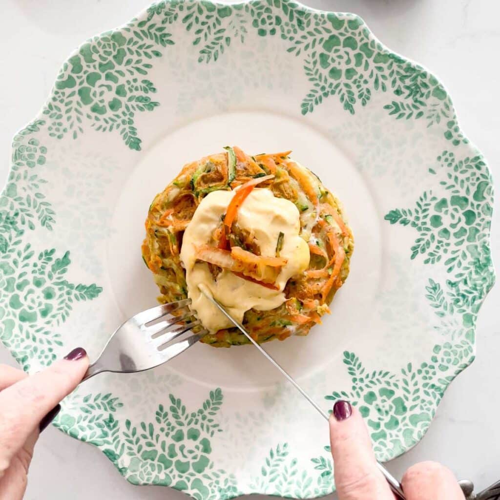Vegetable fritters with kimchi mayo_Square image